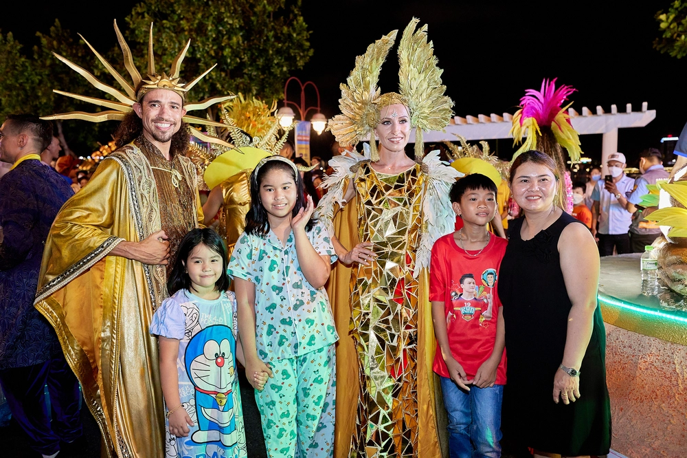 Đà Nẵng rực rỡ sắc màu với đêm lễ hội Carnival đường phố - Ảnh 10.