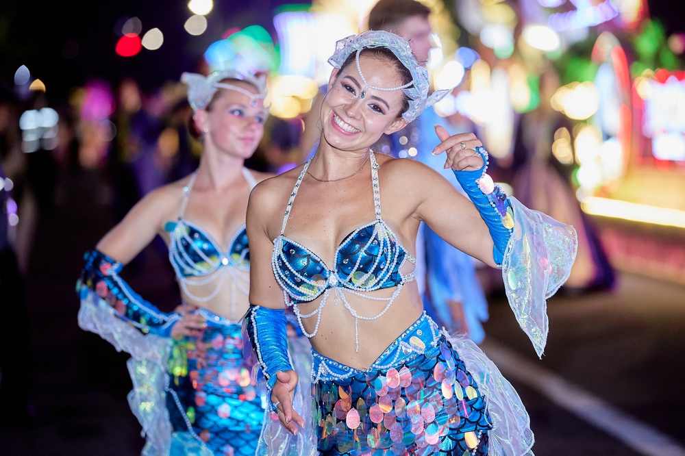 Đà Nẵng rực rỡ sắc màu với đêm lễ hội Carnival đường phố - Ảnh 8.