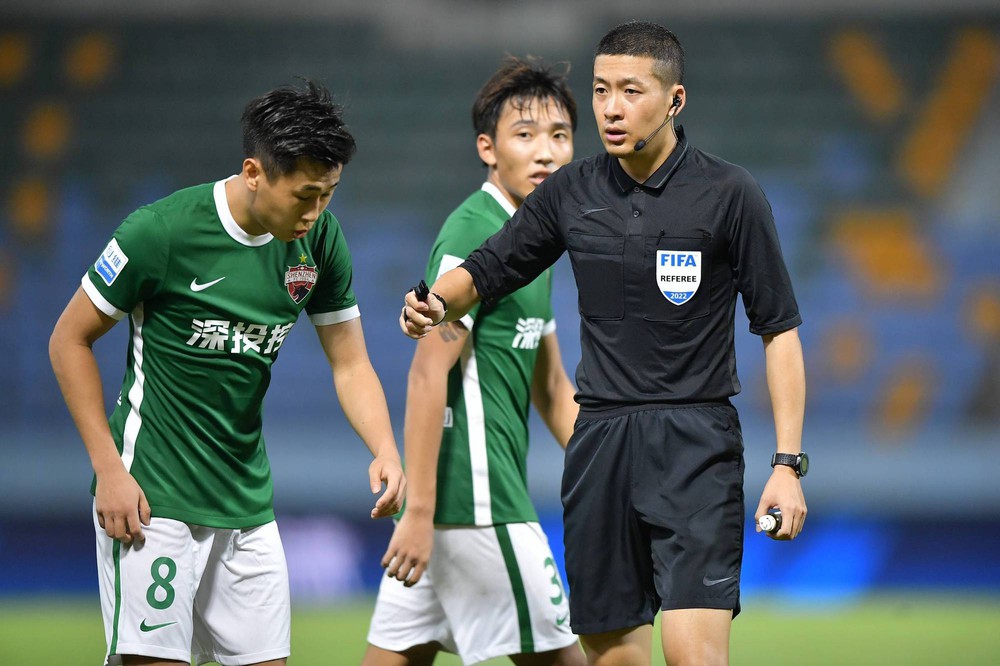 Trọng tài Trung Quốc từng bắt trận của U23 Việt Nam bị tấn công sau phán quyết tranh cãi - Ảnh 5.