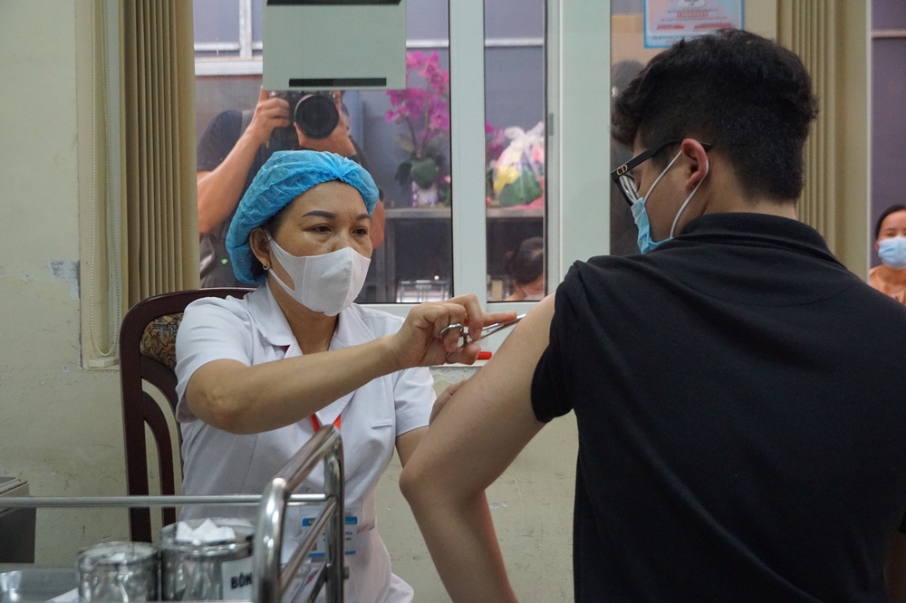Vì sao cần tiêm mũi 3, mũi 4 vaccine Covid-19? Bác sĩ Việt tại Nhật phân tích chi tiết - Ảnh 2.