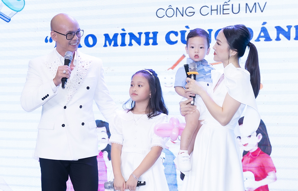 Phan Đinh Tùng sáng tác ca khúc tặng con - Ảnh 3.