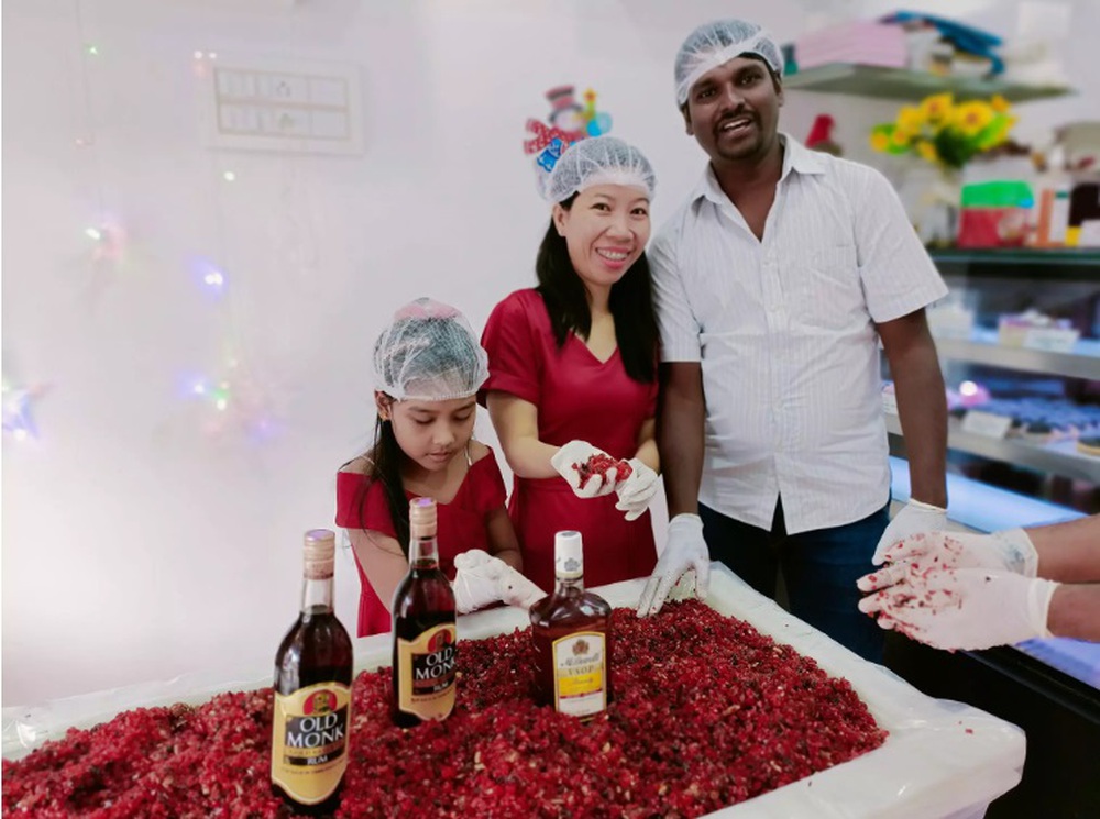 Lấy chồng Ấn Độ 6 năm mới được chung nhà, mẹ Việt mở tiệm bánh lạ hút khách ở Chennai - Ảnh 1.