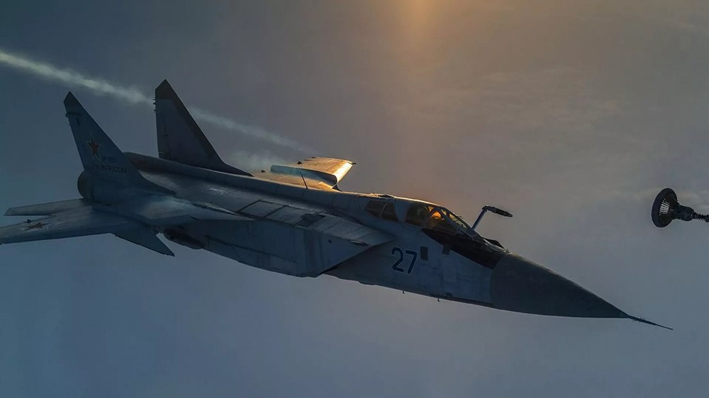 Báo Mỹ khen ngợi tiêm kích MiG-31 của Nga: Kẻ săn mồi siêu tốc mang vũ khí đáng gờm - Ảnh 2.