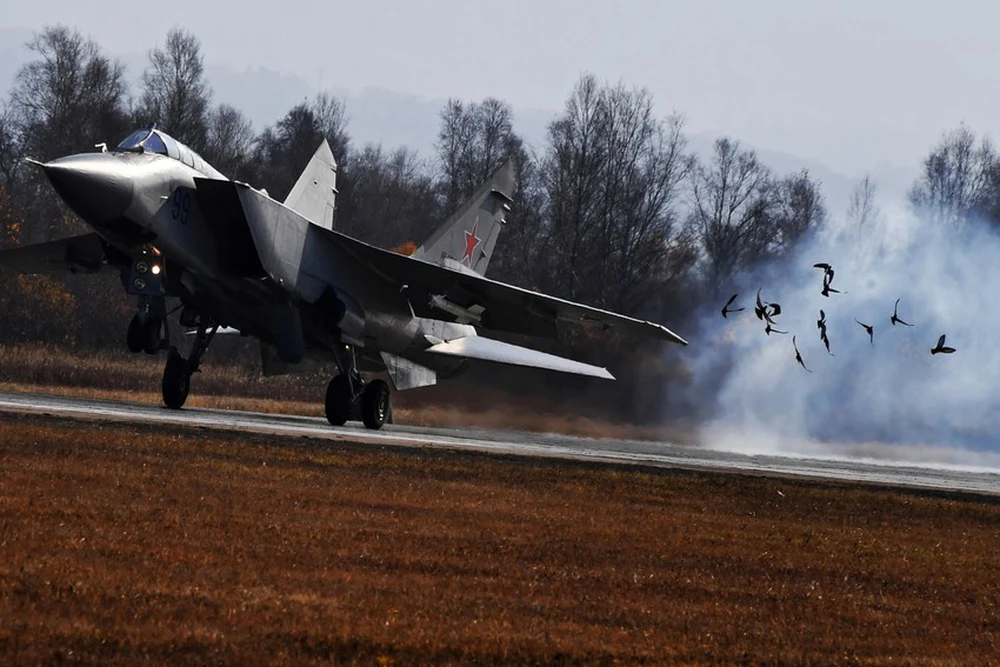 Báo Mỹ khen ngợi tiêm kích MiG-31 của Nga: Kẻ săn mồi siêu tốc mang vũ khí đáng gờm - Ảnh 1.