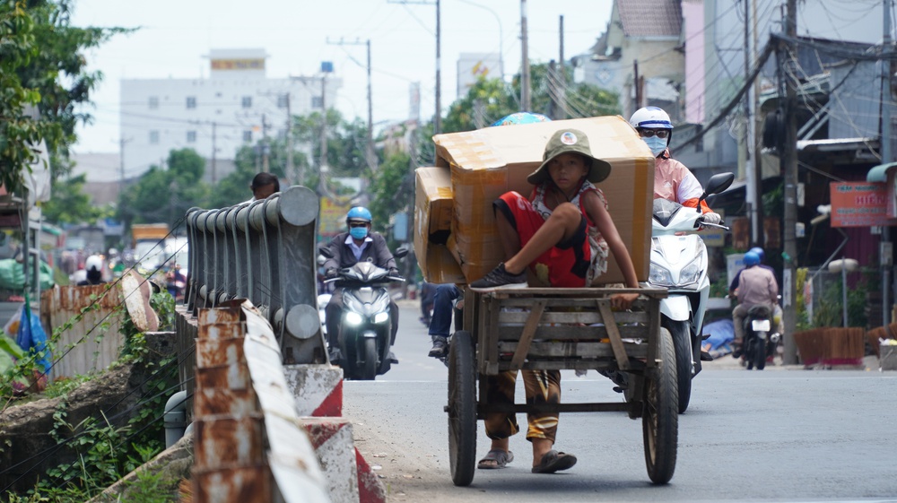 Cặp vợ chồng chênh lệch 30 tuổi, sống cơ cực nhưng hạnh phúc: Tất cả là duyên số - Ảnh 2.