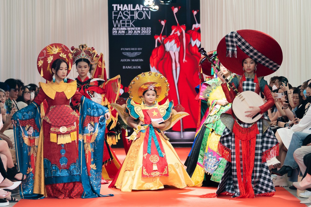 NTK Đắc Ngọc cùng dàn mẫu nhí nổi bật tại sàn diễn thời trang Thái Lan - Ảnh 8.