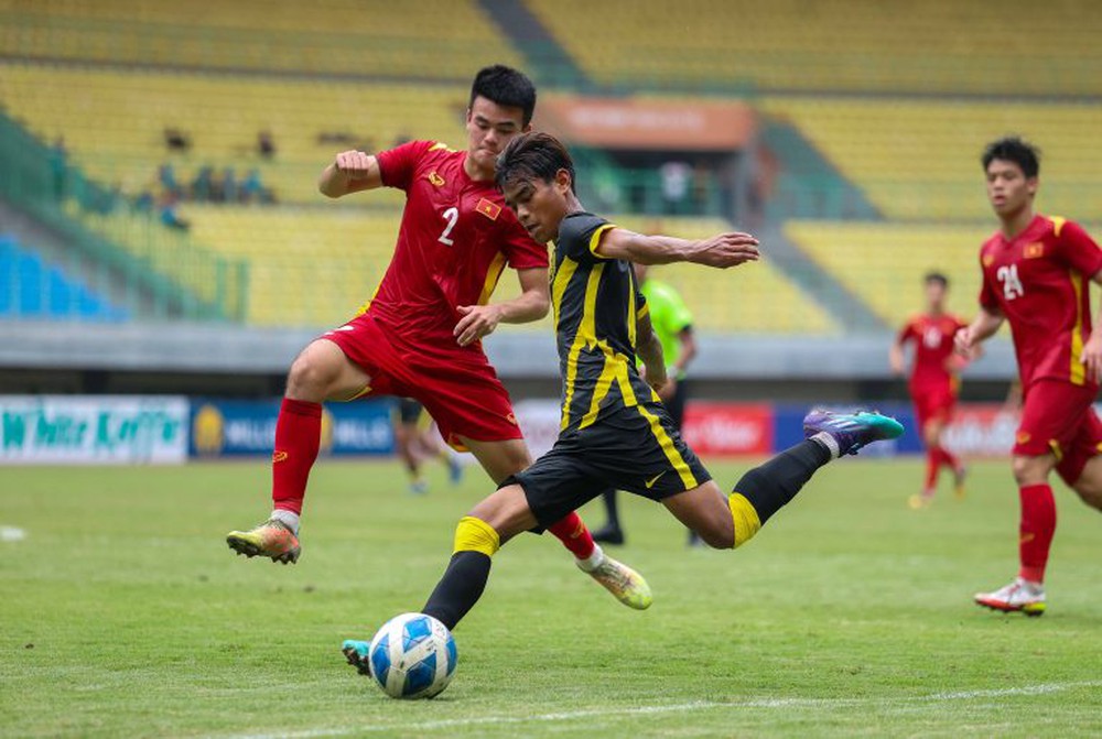 Chuyên gia ĐNÁ lý giải nguyên nhân khiến U19 Việt Nam thất bại trước U19 Malaysia - Ảnh 2.