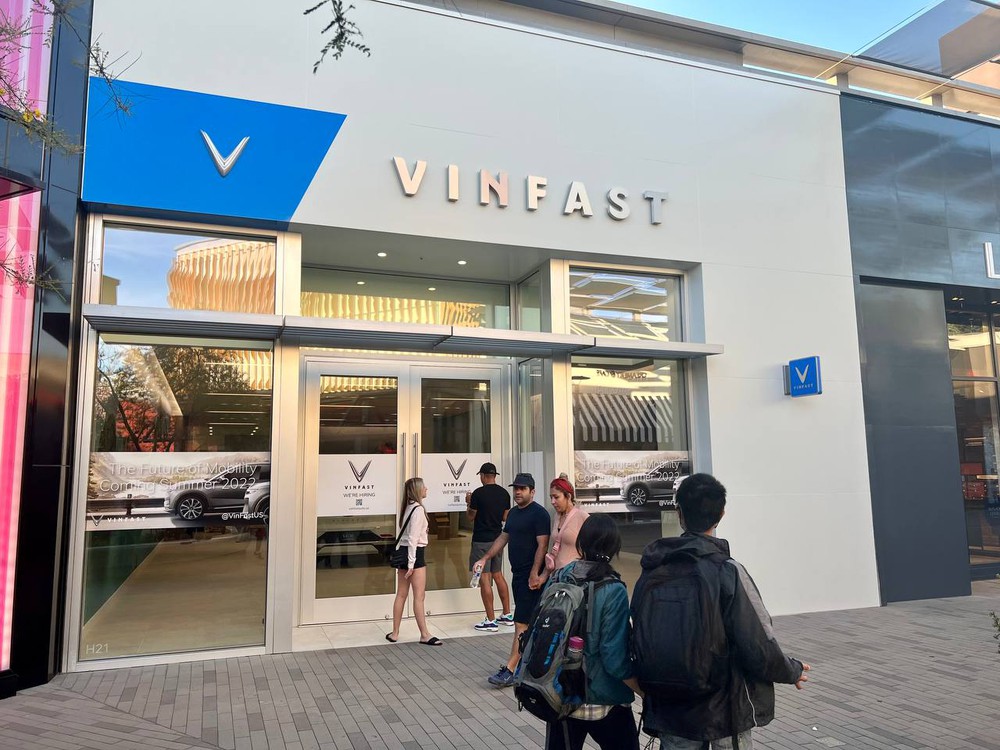 2 showroom đầu tiên của VinFast tại Mỹ lộ diện: Rộng 300m2, gần ngay Tesla  - Ảnh 7.