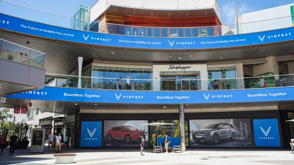 2 showroom đầu tiên của VinFast tại Mỹ lộ diện: Rộng 300m2, gần ngay Tesla  - Ảnh 2.