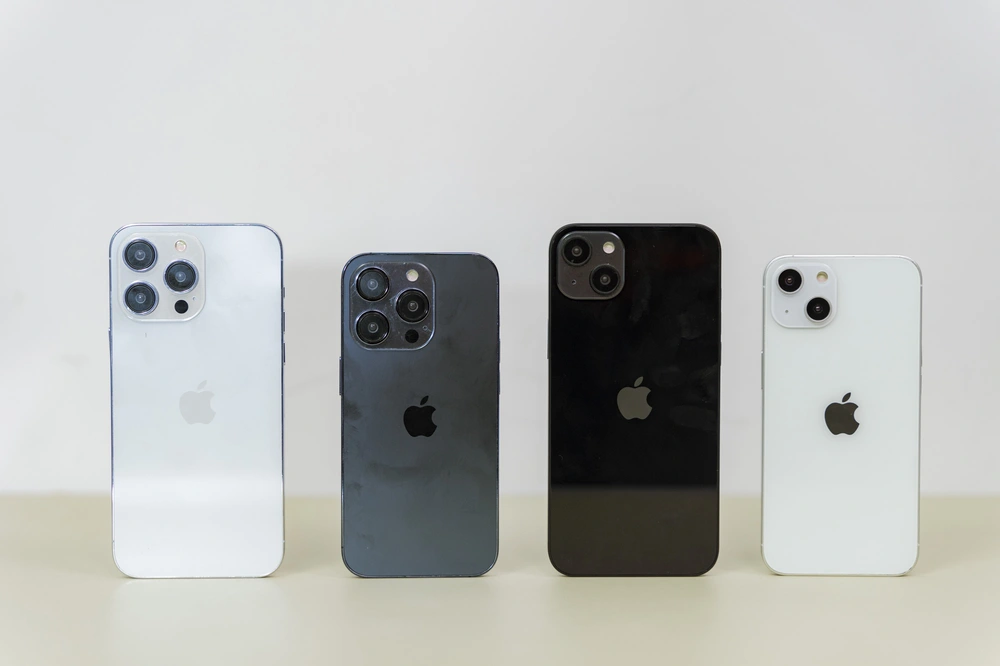 Xem iPhone 14 series bản mô hình đầu tiên tại Việt Nam - Ảnh 2.