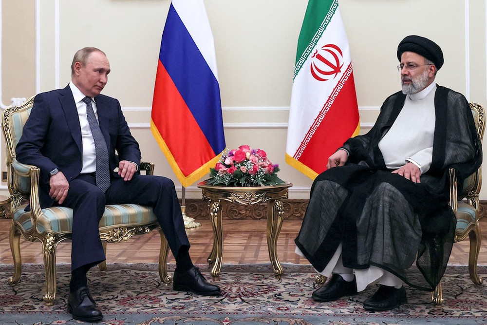 Chuyến công du Iran của Tổng thống Putin: Nóng lòng nắm tay chờ sự xuất hiện của một người - Ảnh 1.