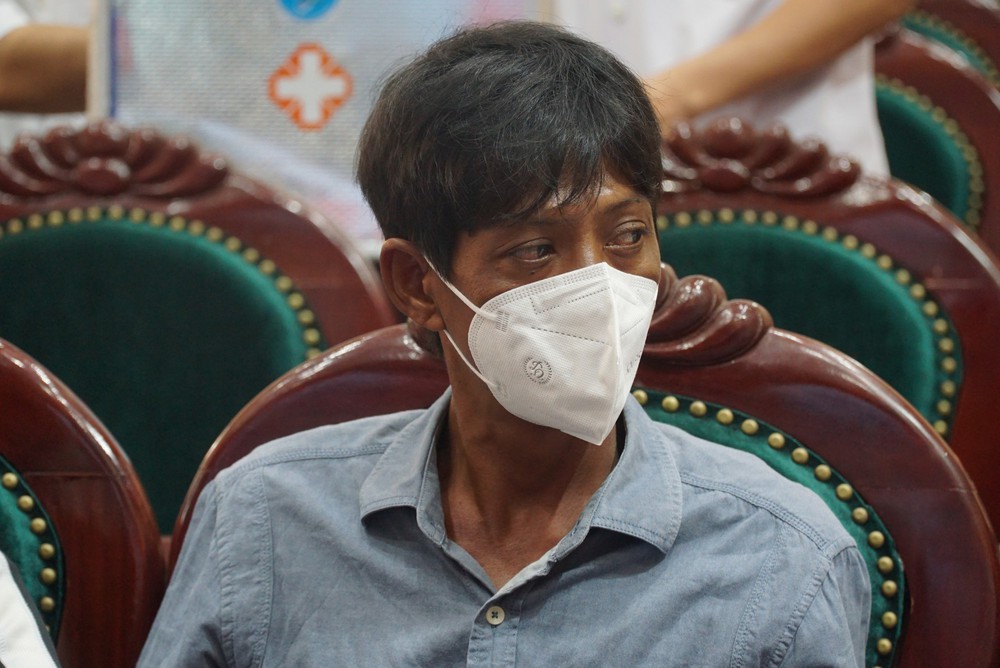 Chủ tàu cá Bình Thuận gặp nạn: 10 ngày trôi dạt trên biển 8 anh em hứng nước để mưa uống - Ảnh 1.