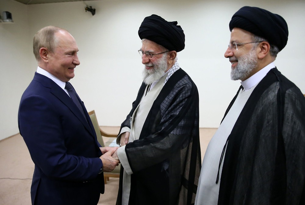 Đến Iran chỉ 1 ngày, ông Putin được tiếp đón nồng nhiệt: Chuyến thăm lịch sử, vượt kỳ vọng - Ảnh 1.