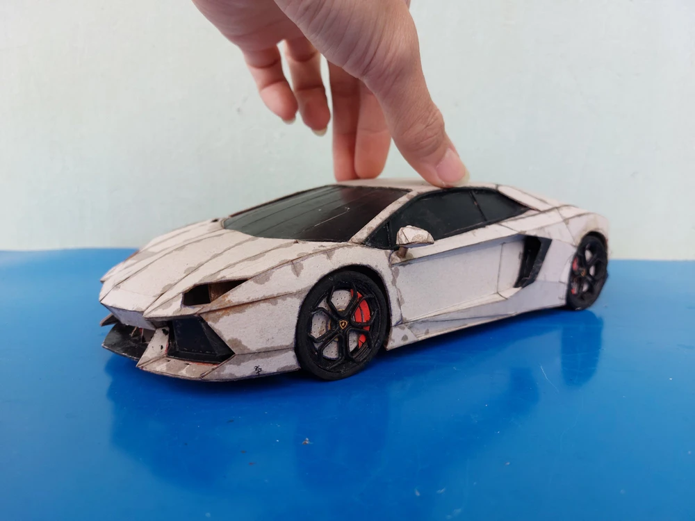 Siêu xe Lamborghini bằng bìa carton được trả gần 175 triệu đồng  Báo Dân  trí