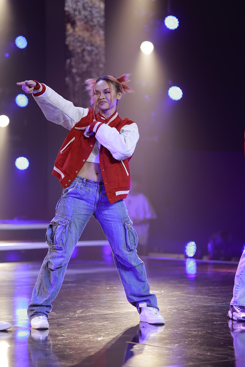 Diệp Lâm Anh làm giám khảo, thể hiện khả năng Hip-hop ở Sàn đấu vũ đạo - Ảnh 4.