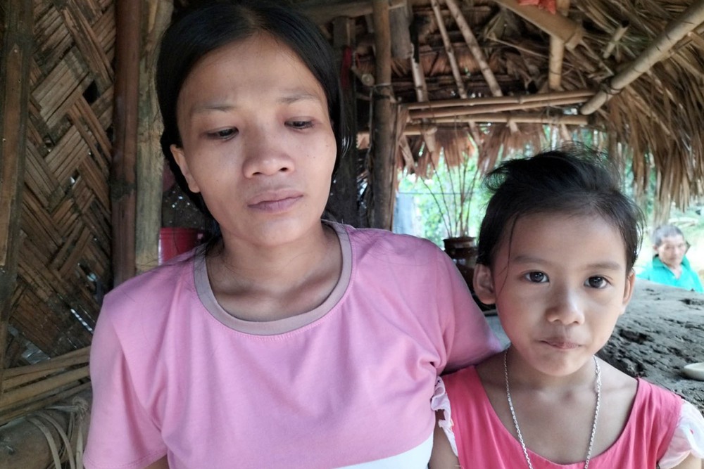 Người đàn bà đi bằng bốn chân mắc bệnh hiểm nghèo và nỗi lo chết bỏ con bơ vơ - Ảnh 4.