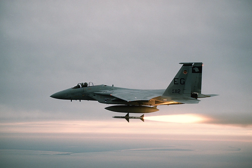 Thực hư tin đồn tiêm kích F-15 bị bắn hạ: Đại bàng rụng trong không chiến? - Ảnh 4.