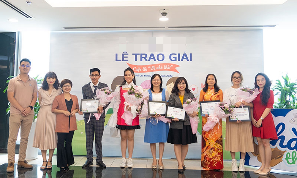 Hoa hậu nhí Bella Vũ trao giải cuộc thi tôn vinh tình cảm gia đình - Ảnh 1.
