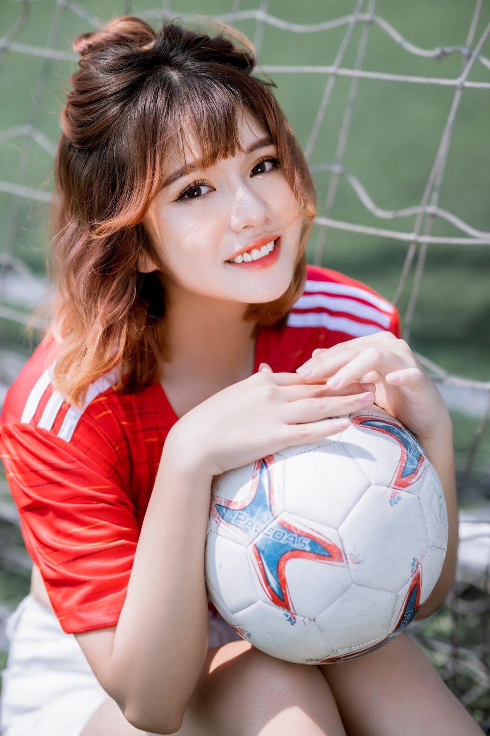 Hoa khôi Thể thao Khánh Huyền khoe nhan sắc xinh đẹp tuổi 24 - Ảnh 1.