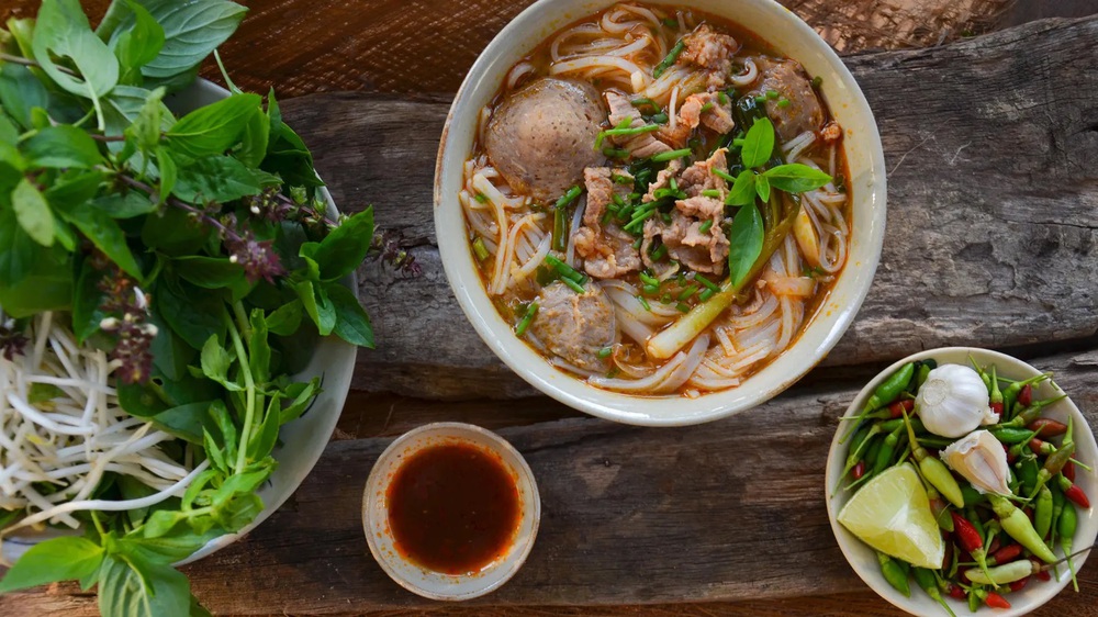 BBC: Đi tìm nguồn gốc bí ẩn của món phở Việt Nam, món ăn làm mê đắm lòng người!  - Ảnh 1.