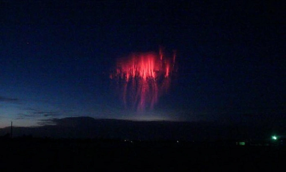 ‘Yêu tinh đỏ’ trên bầu trời: Cảnh đẹp hiếm có nhưng cũng là sự ám ảnh của các phi hành gia - Ảnh 4.