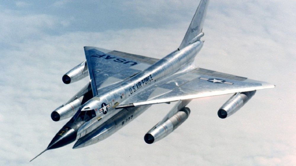Máy bay ném bom B-58 Hustler: Chiến thần với 19 kỷ lục thế giới - Ảnh 1.