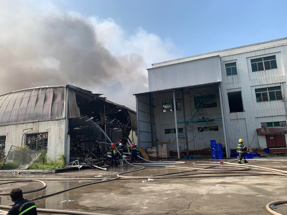 Hà Nội: Cháy lớn tại nhà xưởng trong khu công nghiệp Quang Minh - Ảnh 4.