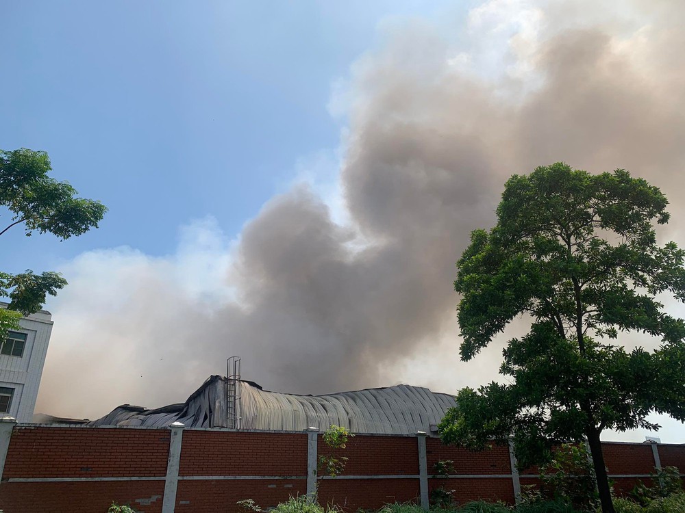 Hà Nội: Cháy lớn tại nhà xưởng trong khu công nghiệp Quang Minh - Ảnh 3.