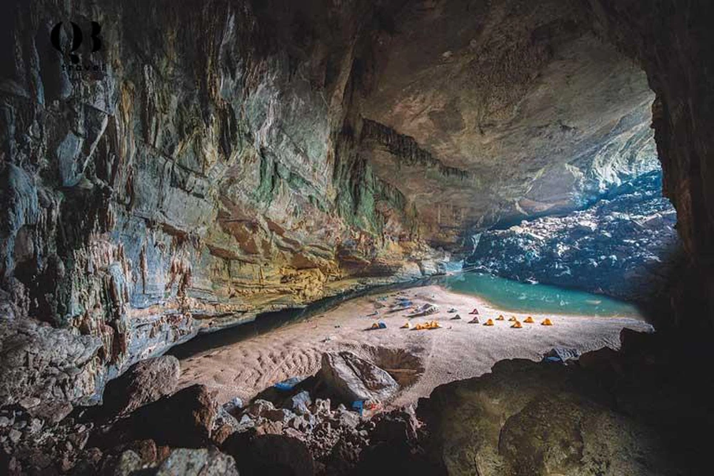 Hành trình tới hang động lớn thứ 3 thế giới ở Việt Nam: Trải nghiệm có một không hai - Ảnh 1.
