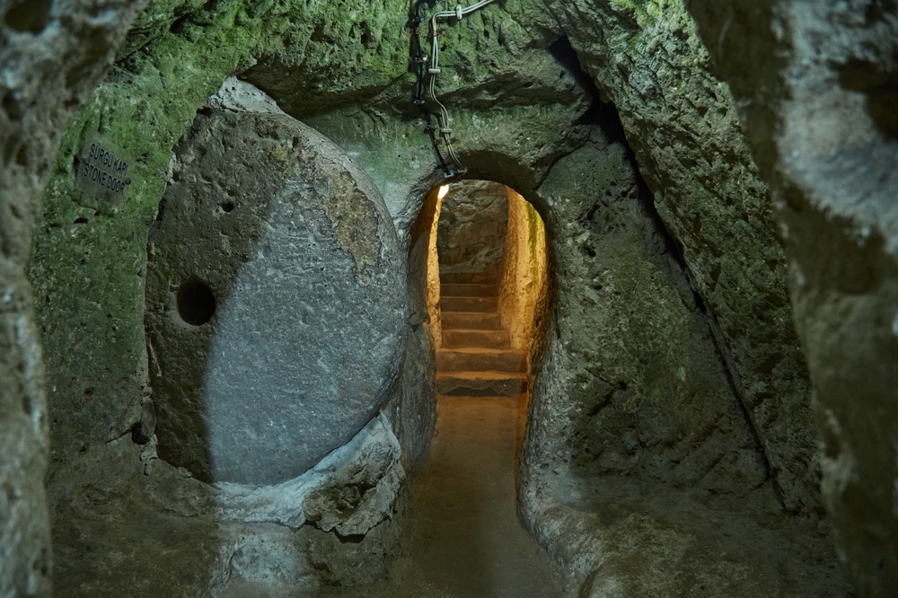 Bí mật dưới tầng hầm của người đàn ông: Từng chứa được 20.000 người và giờ là địa điểm du lịch - Ảnh 1.