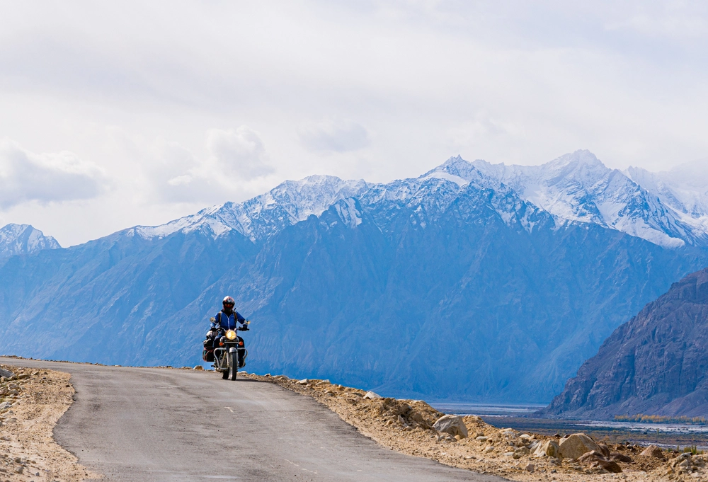 Chuyến độc hành rong ruổi 1000km bằng xe máy dưới núi tuyết hùng vĩ Ladakh và những kỷ niệm “nhớ đời” của 8x Việt - Ảnh 5.