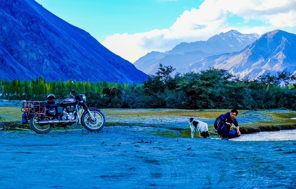 Chuyến độc hành rong ruổi 1000km bằng xe máy dưới núi tuyết hùng vĩ Ladakh và những kỷ niệm “nhớ đời” của 8x Việt - Ảnh 2.