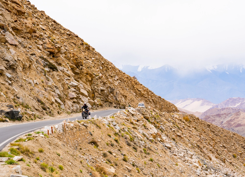 Chuyến độc hành rong ruổi 1000km bằng xe máy dưới núi tuyết hùng vĩ Ladakh và những kỷ niệm “nhớ đời” của 8x Việt - Ảnh 8.