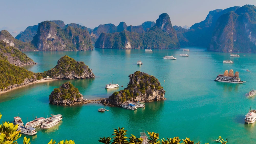 Chuyên trang du lịch đánh giá 12 bờ biển kỳ lạ nhất thế giới: Cái tên đầu tiên là của Việt Nam! - Ảnh 1.