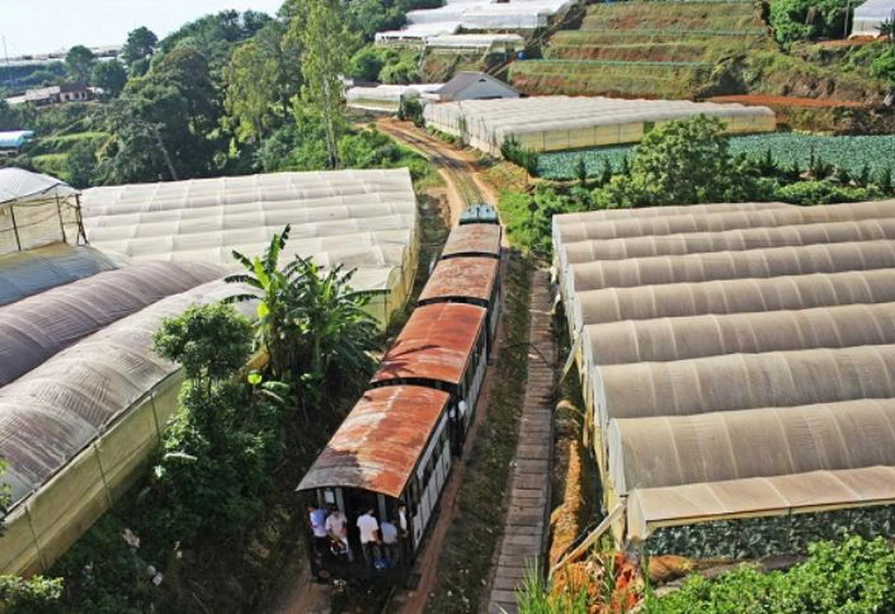 Có gì trên chuyến tàu giá vé chỉ dưới 200.000 đồng, nhưng được mệnh danh là cung đường sắt đẹp nhất Việt Nam? - Ảnh 7.