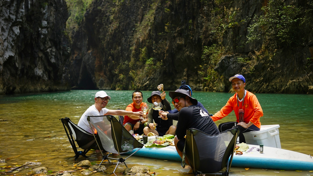 Phát hiện hẻm đá hoang sơ trên sông Nho Quế, Hà Giang đẹp như phim Hollywood - Ảnh 4.