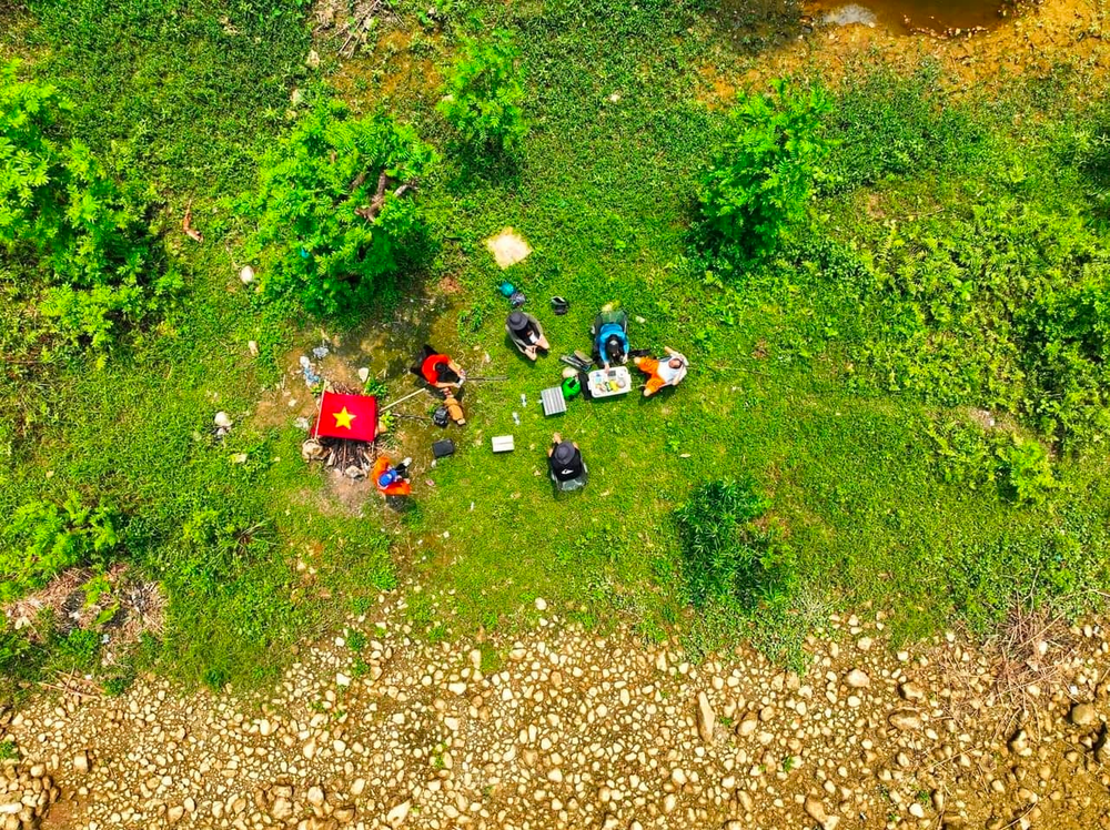 Phát hiện hẻm đá hoang sơ trên sông Nho Quế, Hà Giang đẹp như phim Hollywood - Ảnh 3.