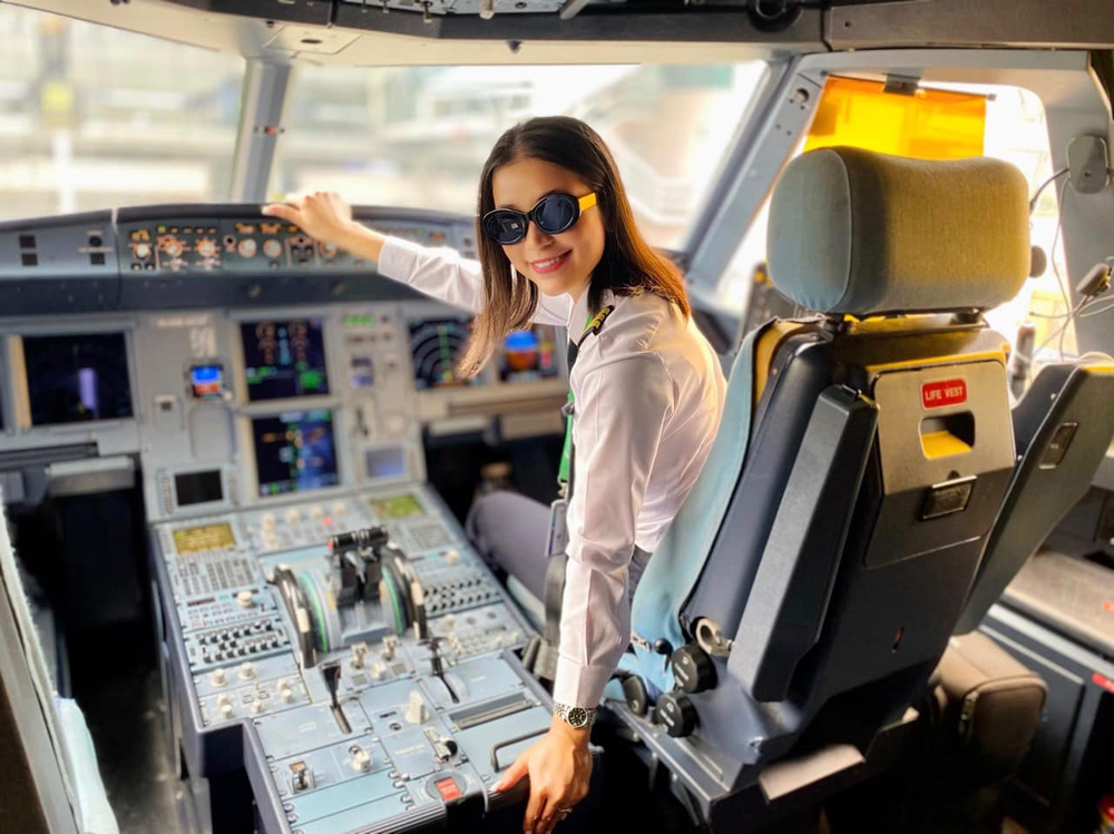 Nhan sắc và cuộc sống hạnh phúc của nữ diễn viên Việt Nam đầu tiên rời showbiz làm phi công - Ảnh 3.