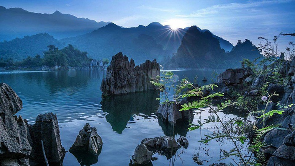 Phát hiện một Vịnh Hạ Long trên cạn ở vùng núi phía Bắc Việt Nam, du khách nhận xét có khung cảnh sơn thủy hữu tình - Ảnh 2.