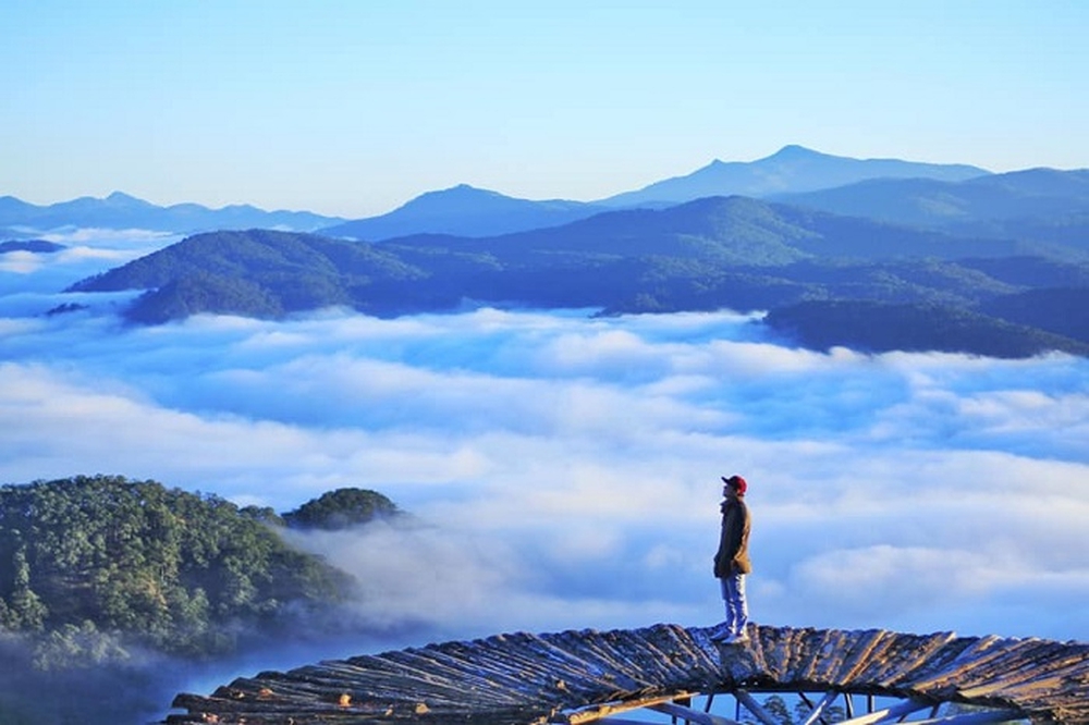 Không cần lên núi để săn mây, ngay gần Hà Nội có một địa điểm cực lý tưởng, chỉ mất hơn 1 tiếng lái xe  - Ảnh 1.
