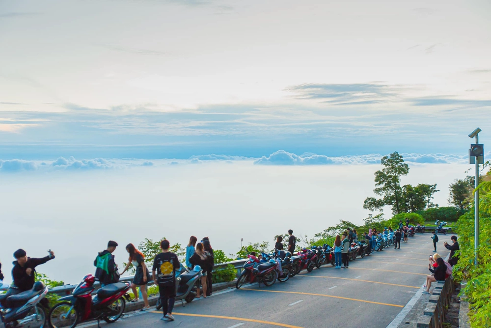 Không cần lên núi để săn mây, ngay gần Hà Nội có một địa điểm cực lý tưởng, chỉ mất hơn 1 tiếng lái xe  - Ảnh 7.
