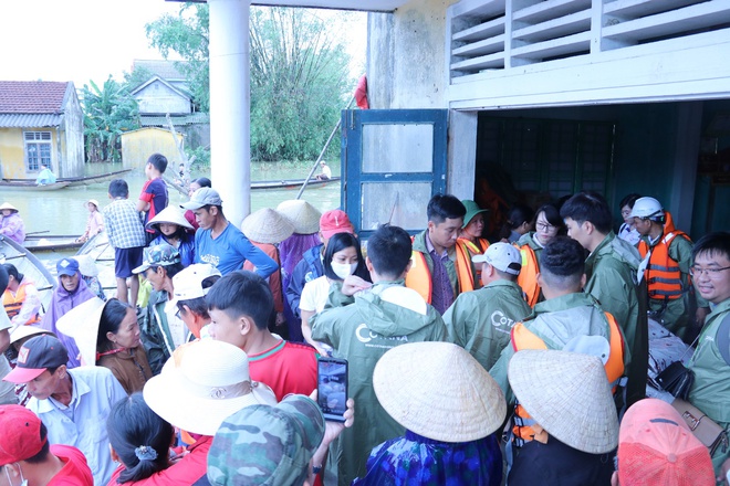 Cotana Group chung tay giúp đỡ đồng bào Thừa Thiên Huế bị lũ lụt - Ảnh 1.