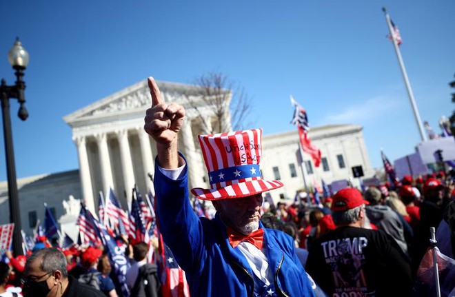 Hàng chục nghìn người biểu tình đổ về Washington, D.C., hô hào thêm 4 năm cho Tổng thống Trump - Ảnh 10.