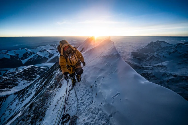 Lần đầu tiên thám hiểm quy mô Everest, phát hiện loạt kỷ lục đáng lo ngại - Ảnh 2.