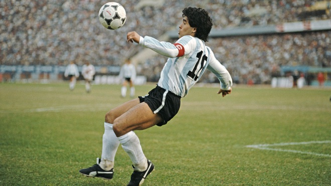 Sự thật về bức ảnh huyền thoại Maradona 1 cân 6 từng khiến cả thế giới hiểu lầm - Ảnh 4.