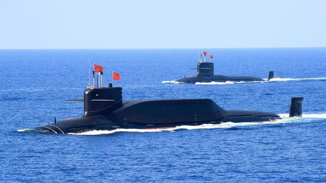 Tàu ngầm Hải quân Trung Quốc đang đón lõng, hải quân Mỹ đối mặt với nguy hiểm - Ảnh 2.