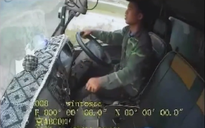 Yêu cầu 3 Cảnh sát giao thông đấm túi bụi tài xế vi phạm ở Bắc Giang viết báo cáo, tường trình - Ảnh 2.