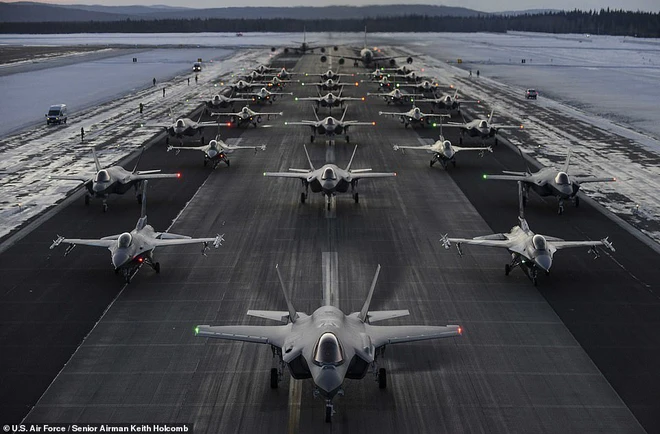 30 máy bay F-35, F-16 Không quân Mỹ dàn trận sẵn sàng xuất kích: Chuyện gì đang xảy ra? - Ảnh 3.