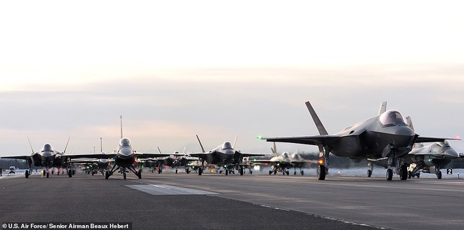 30 máy bay F-35, F-16 Không quân Mỹ dàn trận sẵn sàng xuất kích: Chuyện gì đang xảy ra? - Ảnh 2.