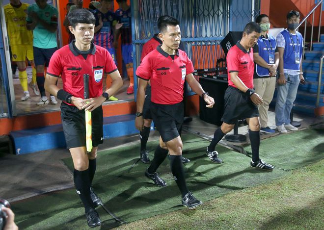 Đội bóng của Văn Lâm tố bị trọng tài FIFA xử ép, sếp Thái Lan liền có động thái cứng rắn - Ảnh 2.